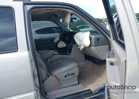 2006 Chevrolet Suburban 1500 Lt z USA, uszkodzony, nr VIN 1GNEC16Z86J121023